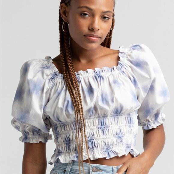 NWT Levi’s Smocked Puff Sleeve Blouse Top Ruffled Trim Elastic Short Sleeves M - Picture 1 of 5